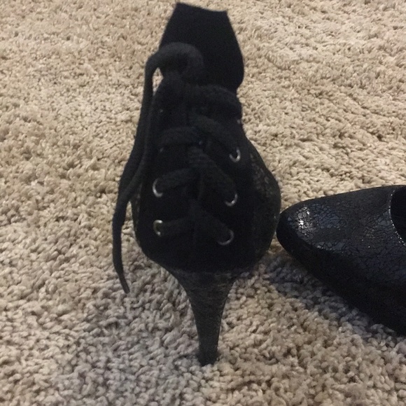 Black heels - Picture 2 of 3